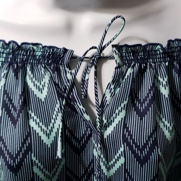 Caslon. EUC. Polyester, Chevron Pattern Top. Size S. - Picture 4 of 7